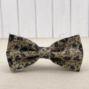 Men’s Tan Rustic Floral Pattern Bow Tie Pre-Tied Wedding Party Event Groom Bow